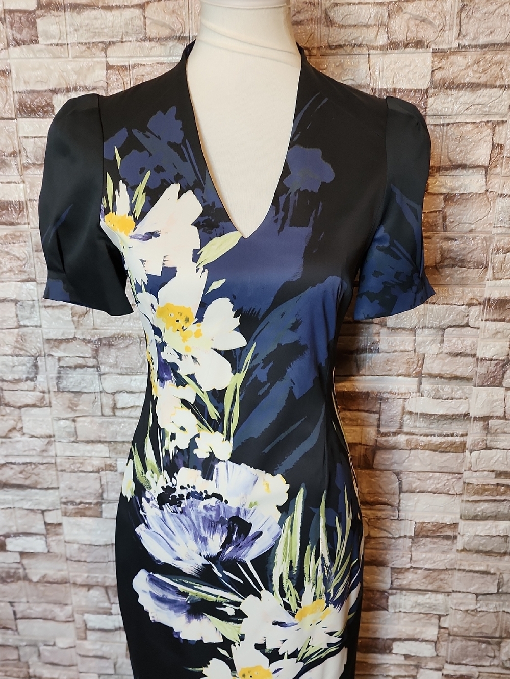 Karen Millen Floral V-Neck Sheath Dress - Navy & White - Picture 2 of 11